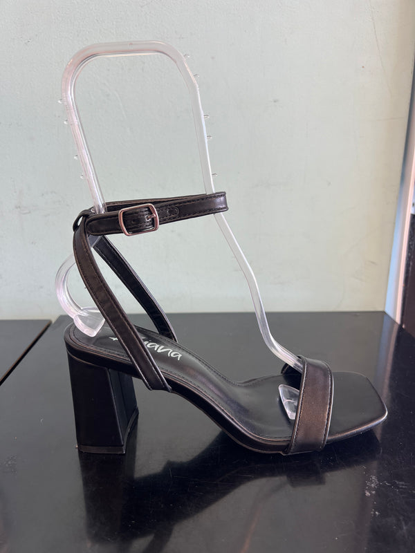 INES-5
- Black Faux Leather
- Block Heel
- Ankle Strap