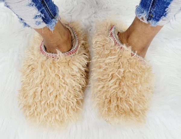 Wild Diva COOLIO-02 Camel
- Camel Faux Fur / Shearling
- Cozy Slip-On Slippers
- Stitching Detail
- Also Available in Black, White
- Whole Sizes Only