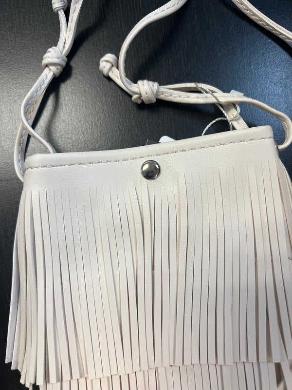 Sidesaddle Fringe Bag Ivory
-Ivory Faux Leather with 3 layers of fringe
--thin strap, cross body bag
- silver snap closure
- one compartment inside
- approximately 4.5' wide, 8" tall, no gusset
-usable interior space will be smaller due to snap closure