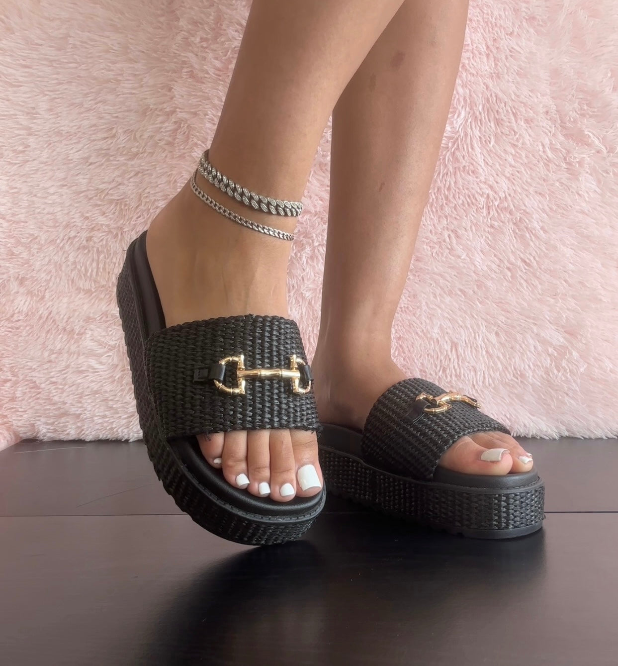 TRACI-36 Black Raffia