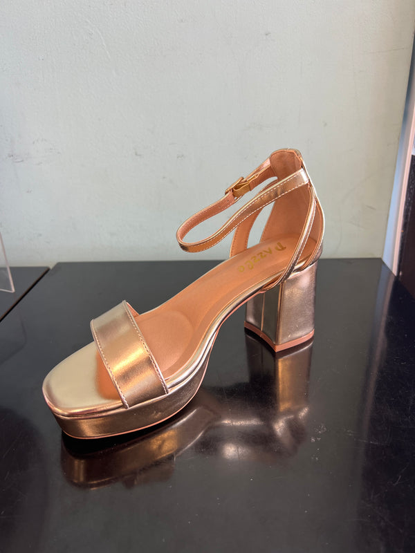 NEWDAY-03 gold
Gold Metallic Faux Leather
- Block Heel
- Ankle Strap Heel
Platform approx 1"