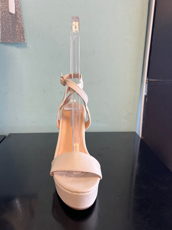 SUN
White Faux Leather
- Wedge Heel approx 4.5"
- Buckle Strap
crisscross ankle straps