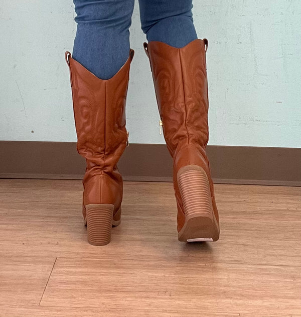 ARIZONA/2025
- Camel Tan Vegan Leather
- Knee High Cowboy Boot
- Western Styling with Stitching Detail
- Inner Half Zipper Closure
- Pointy Toe
- Cone Block Heel, Approx. 3"