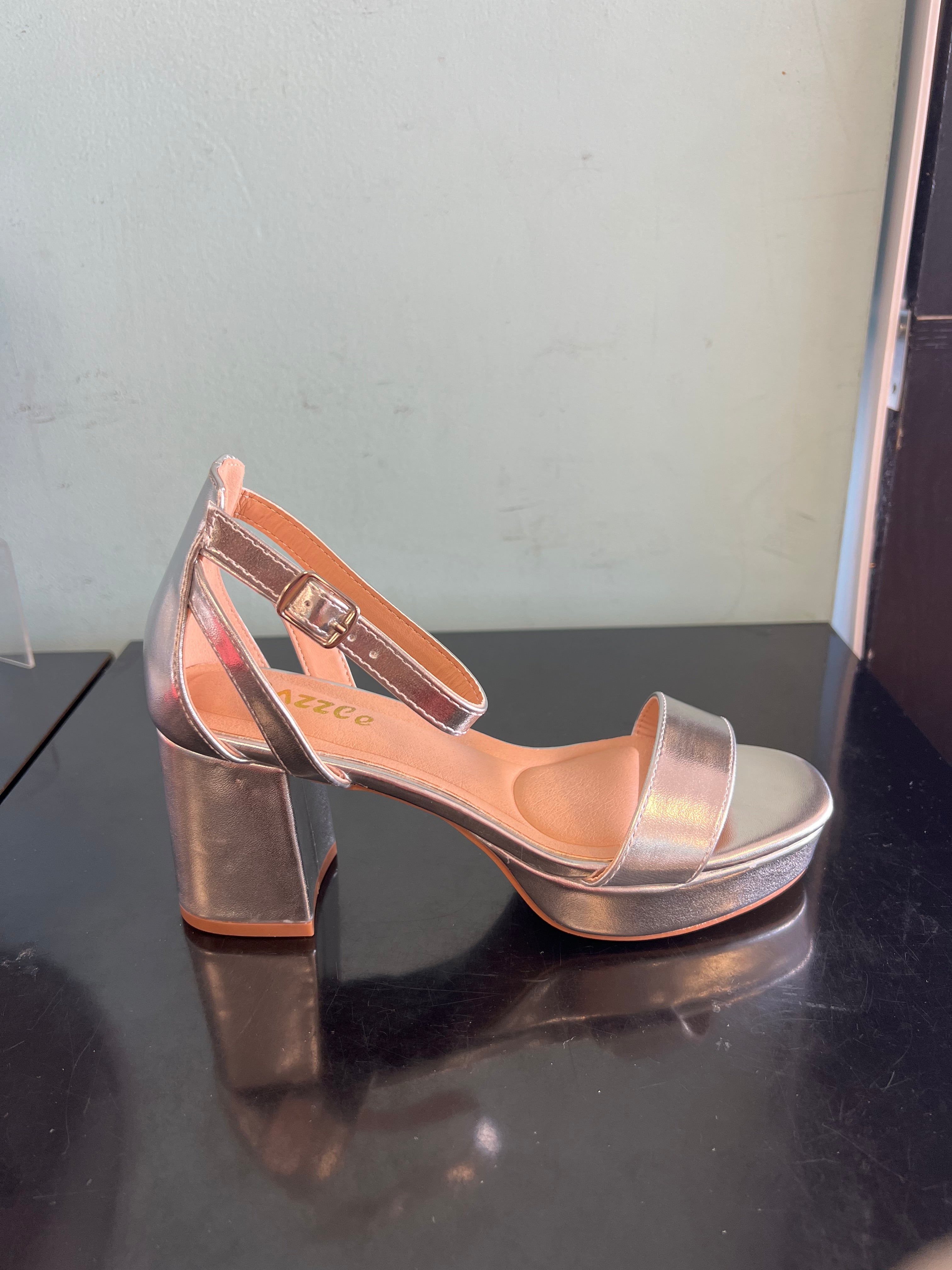 NEWDAY-03 Silver
Silver Metallic Faux Leather
- Block Heel
- Ankle Strap Heel
Platform approx 1