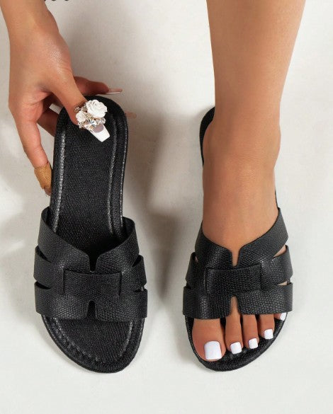 ESPRESSO BLACK FAUX LEATHER FLAT SLIP ON SLIDE ROUND OPEN TOE SANDAL WITH WOVEN DESIGN RUNS SLIGHTLY WIDE