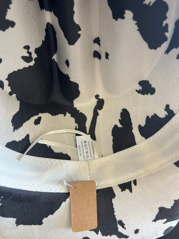 YEEHAW HAT Cow Print
-faux suede cowboy hat in black and ivory cow print
-interior ribbon inside hat to customize size
-stiff, sturdy structure