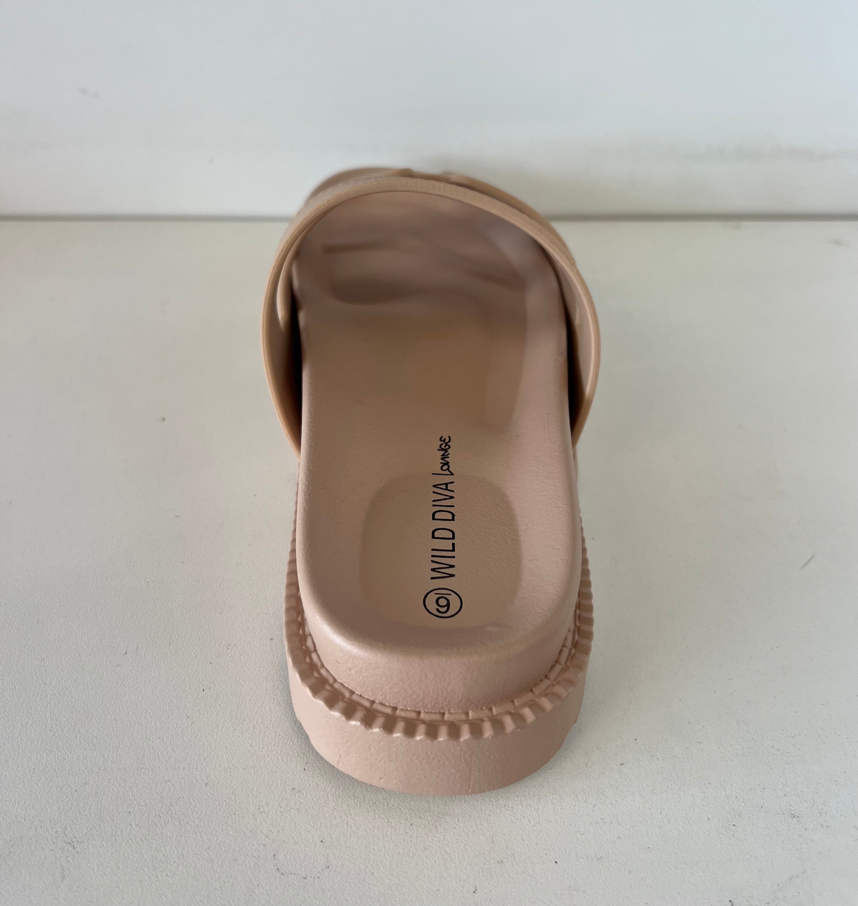 GINO-24
- Nude Tan Sandal
- Open Toe
- Cutout Vamp Detail
- Slip-On Slide
- Flatform Sole, Approx. 1