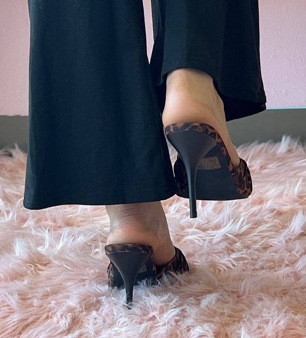 UPGRADE CLASS Leopard Print Mule Heel Open Toe Faux Suede