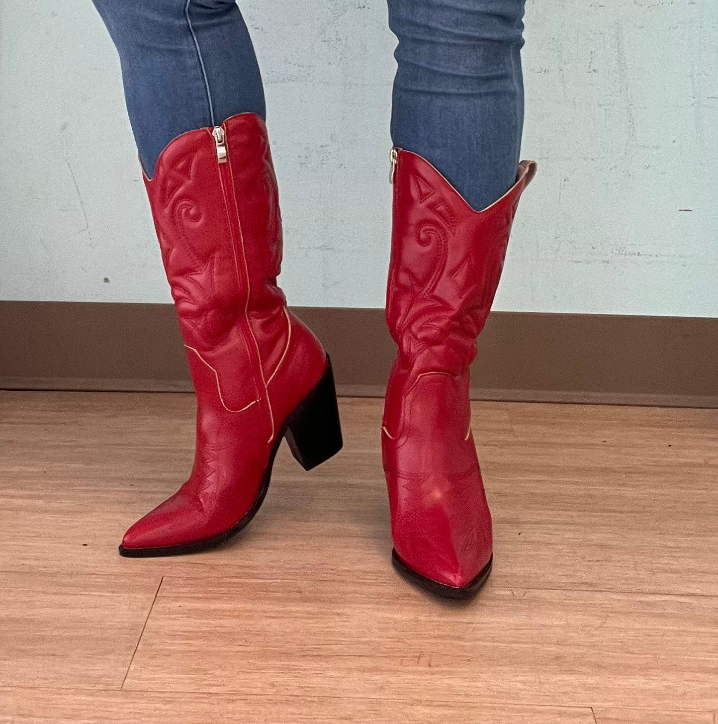 KASEY/2025
- Red Vegan Leather
- Mid-Calf Cowboy Boot
- Western Styling with Stitching Detail
- Pointy Toe
- Cone Block Heel, Approx. 3