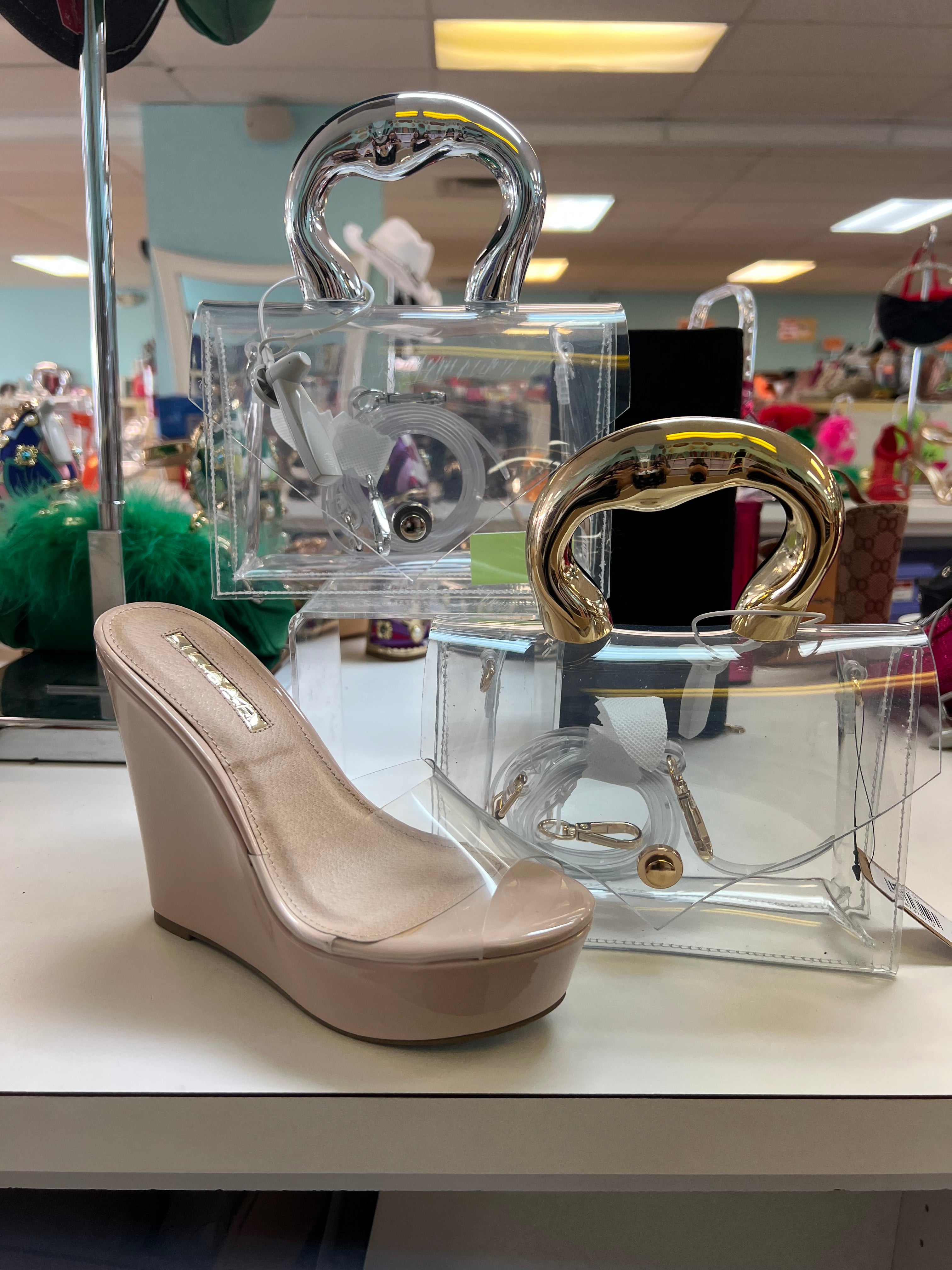 Liliana RHONA-2 nude
- Clear Vamp Band
- Peep Toe
-Nude Faux Patent Platform Wedge Heel, Approx. 5