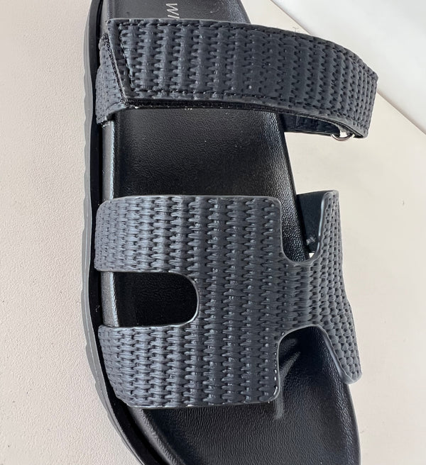 Wild Diva AILEEN-10B Black
- Black Raffia Sandal
- Open Toe
- Cutout Vamp Detail
- Slip-On Slide
- Flatform Sole, Approx. 1"
- Whole Sizes Only
