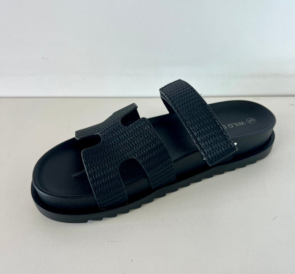 Wild Diva AILEEN-10B Black
- Black Raffia Sandal
- Open Toe
- Cutout Vamp Detail
- Slip-On Slide
- Flatform Sole, Approx. 1"
- Whole Sizes Only