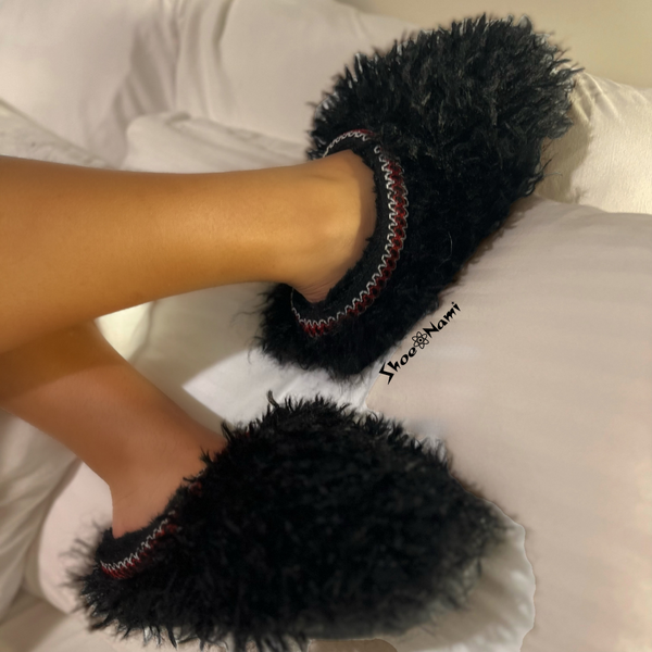 Wild Diva COOLIO-02 Black
- Black Faux Fur / Shearling
- Cozy Slip-On Slippers
- Stitching Detail
- Also Available in Camel, White
- Whole Sizes Only