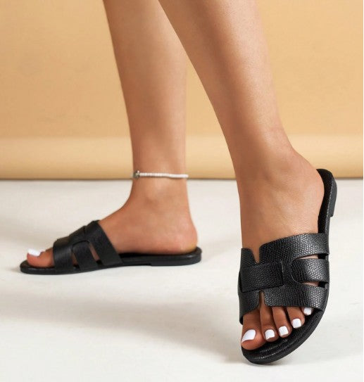 ESPRESSO BLACK FAUX LEATHER FLAT SLIP ON SLIDE ROUND OPEN TOE SANDAL WITH WOVEN DESIGN RUNS SLIGHTLY WIDE