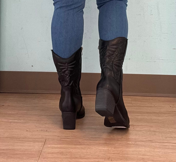 TEXAS-02
- Camel Tan Vegan Leather
- Mid-Calf Cowboy Boot
- Western Styling with Stitching Detail
- Inner Half Zipper Closure
- Pointy Toe
- Cone Block Heel, Approx. 3"