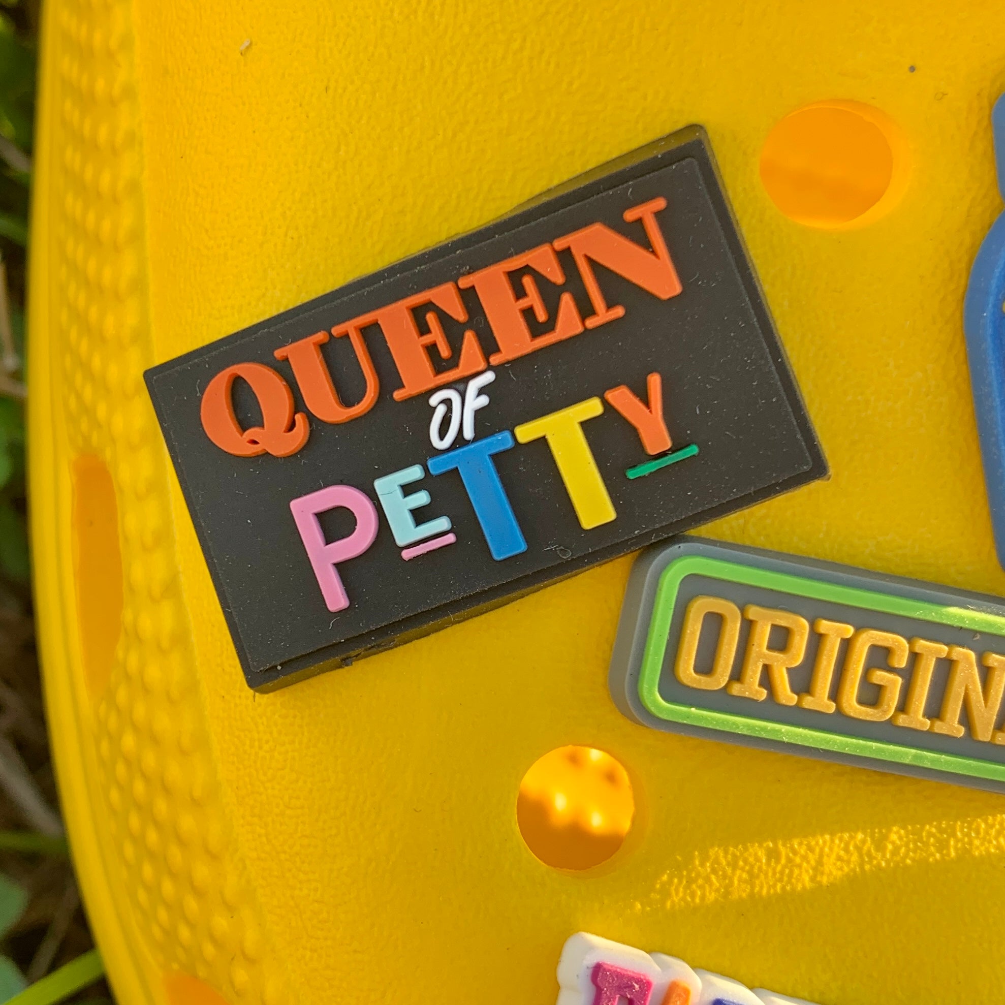 SHOE CHARMS - QUEEN OF PETTY - ShoeNami