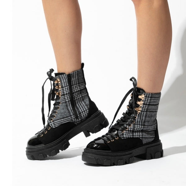 ARTISTIC-2 Black Plaid - ShoeNami