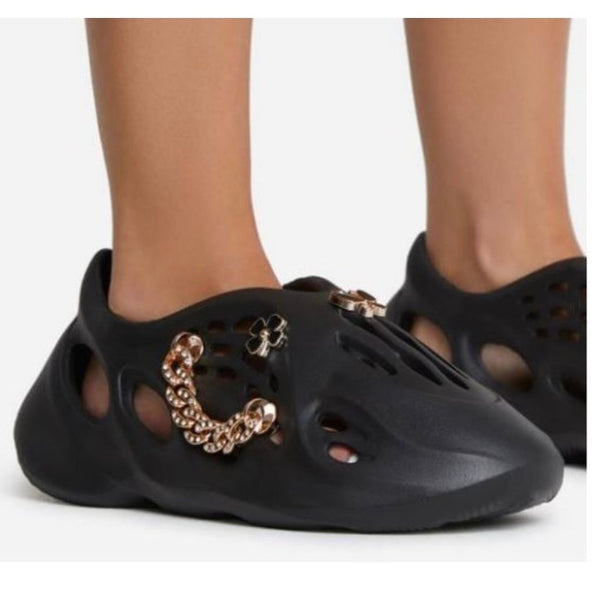 HOTTIE TOWN WITH CHARMS Black Multi - ShoeNami