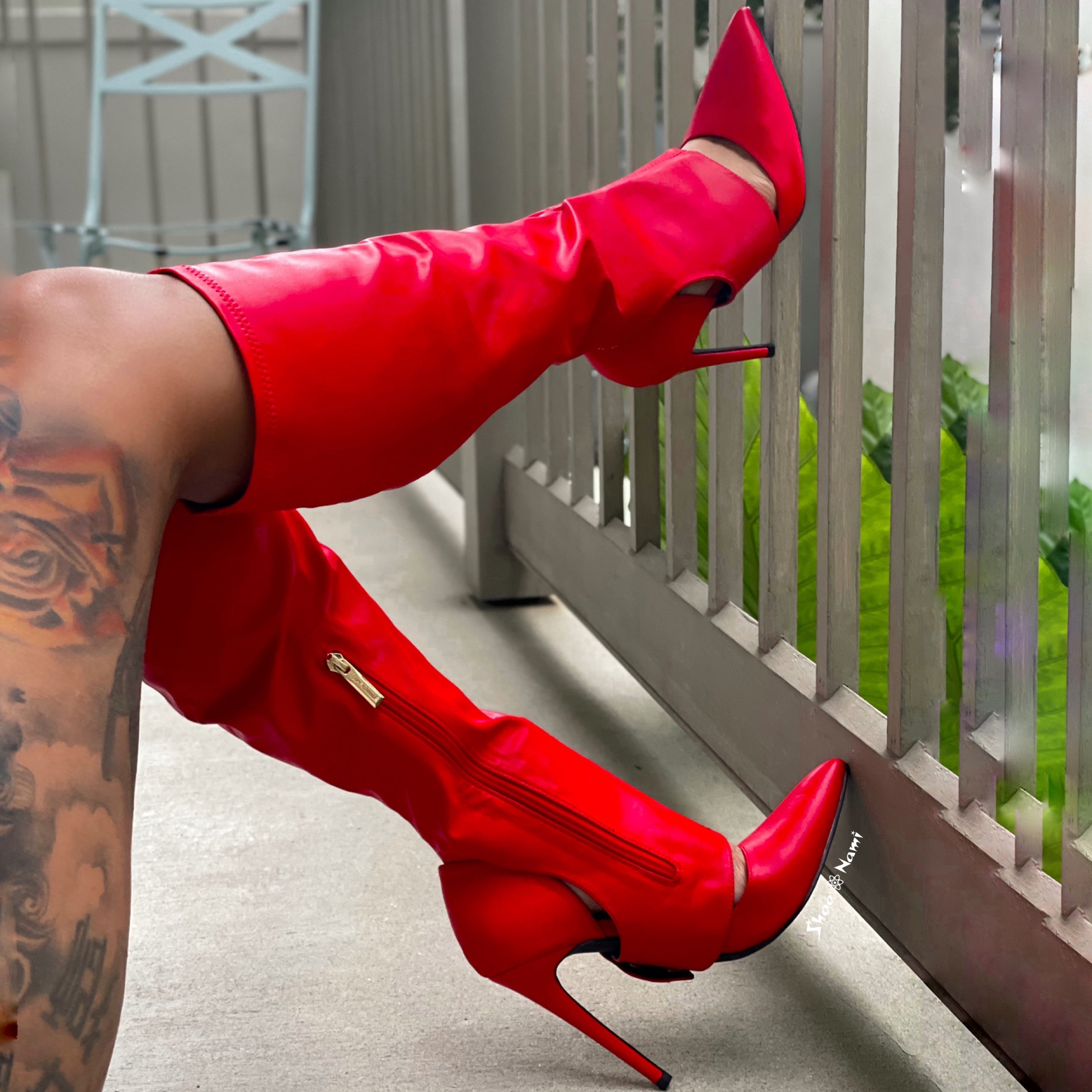 TENACIOUS Red - ShoeNami