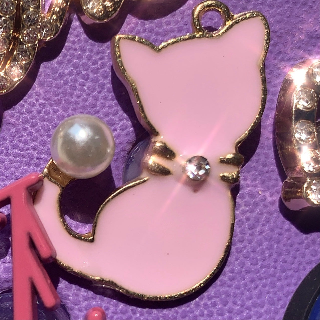 METAL SHOE CHARMS - ENAMEL PINK KITTY - ShoeNami