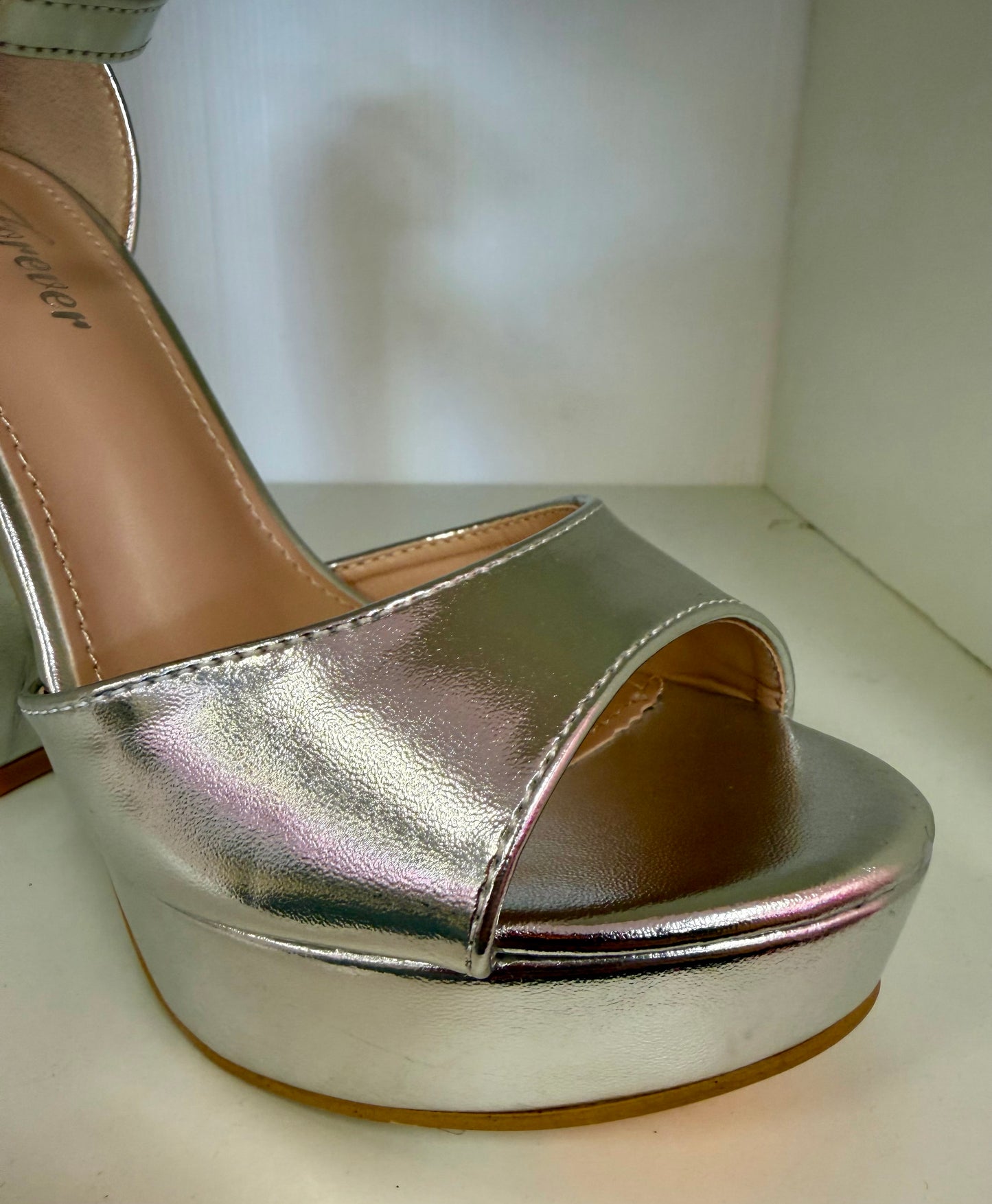 YULA-21 SILVER FAUX LEATHER PLATFORM CHUNKY BLOCK HEEL ROUND TOE HIGH HEEL SANDALS