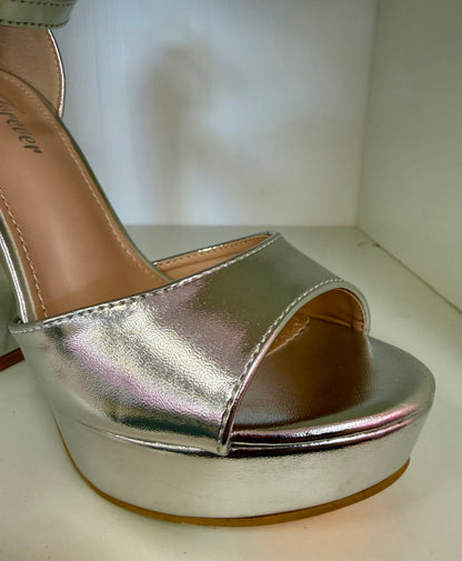 YULA-21 SILVER FAUX LEATHER PLATFORM CHUNKY BLOCK HEEL ROUND TOE HIGH HEEL SANDALS