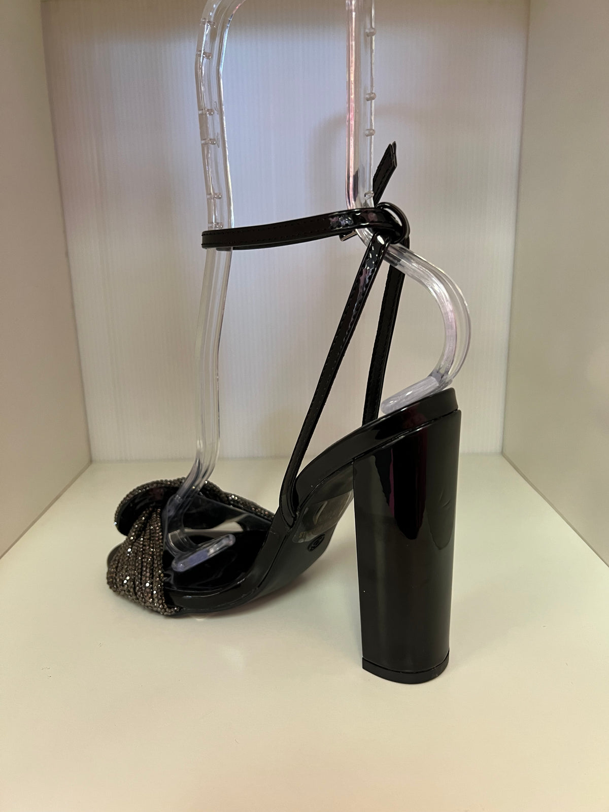 MORRINA-25 BLACK PATENT LEATHER OPEN TOE BLOCK HEEL WITH KNOTTED RHINESTONE VAMP