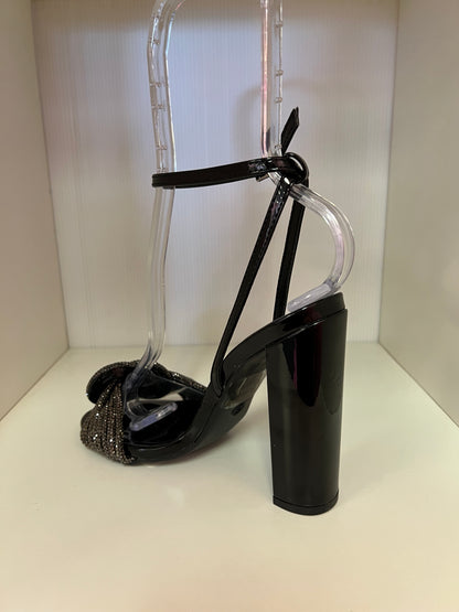 MORRINA-25 BLACK PATENT LEATHER OPEN TOE BLOCK HEEL WITH KNOTTED RHINESTONE VAMP