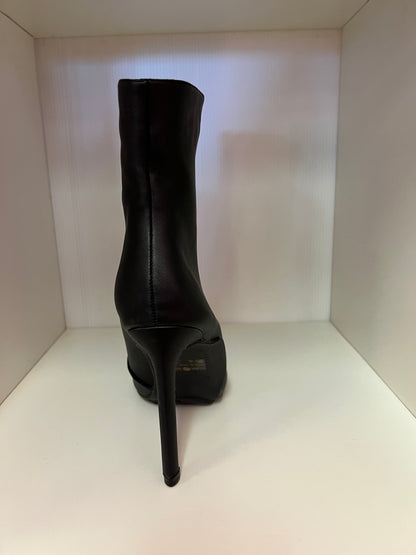SHYY-02 BLACK FAUX LEATHER POINTY TOE STILETTO BOOTIE WITH FRONT ZIPPER