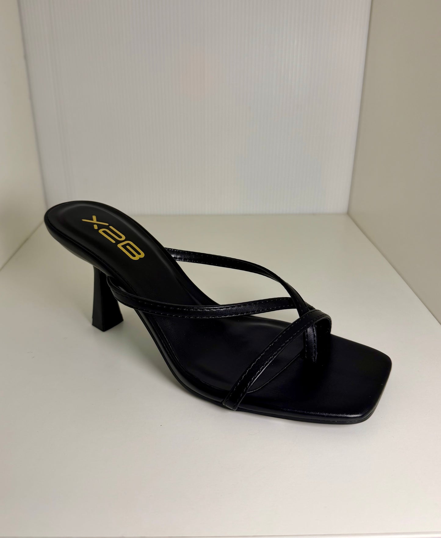 HALLIE-1 BLACK FAUX LEATHER STRAPPY SPLIT TOE SLIP-ON MULE KITTEN HEEL SANDALS