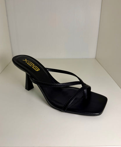 HALLIE-1 BLACK FAUX LEATHER STRAPPY SPLIT TOE SLIP-ON MULE KITTEN HEEL SANDALS