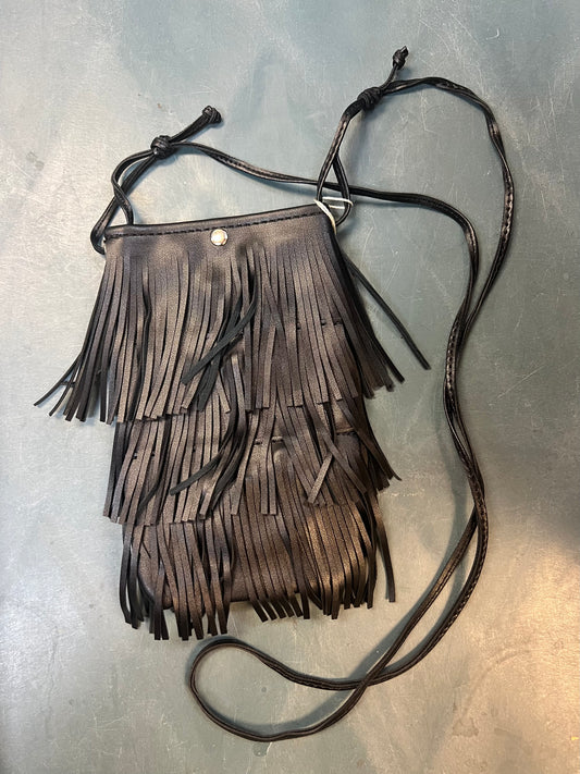 Sidesaddle Fringe Bag Black

-Black Faux Leather with 3 layers of fringe
-&nbsp;-thin strap, cross body bag
- silver snap closure
- one compartment inside&nbsp;
- approximately 4.5' wide, 8" tall, no gusset&nbsp;

-usable interior space will be smaller due to snap closure