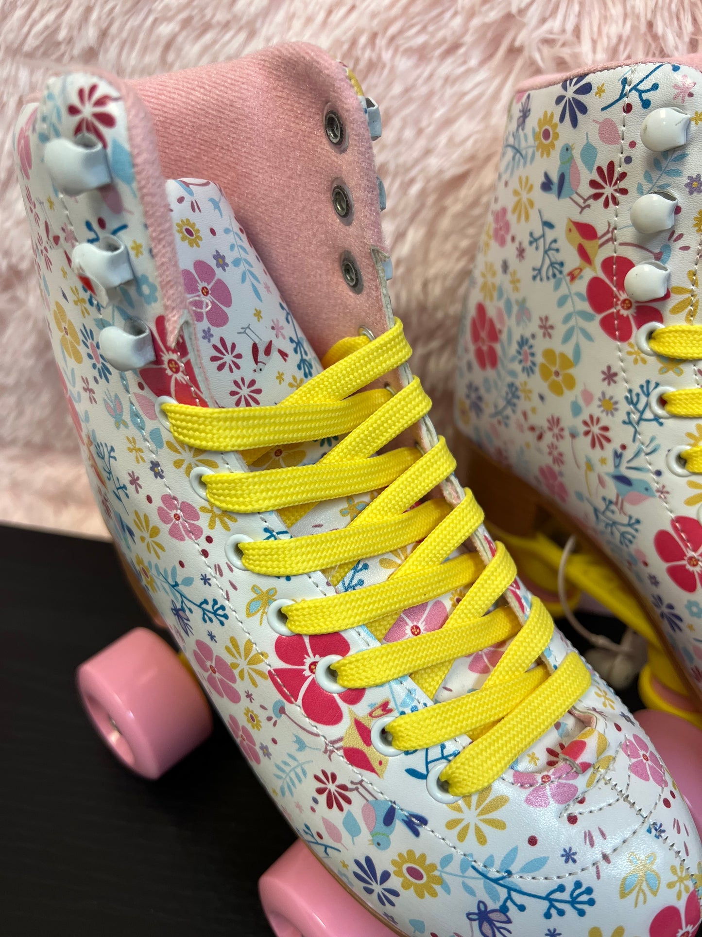 BETTY-11 FLORAL KIDS ROLLER SKATES