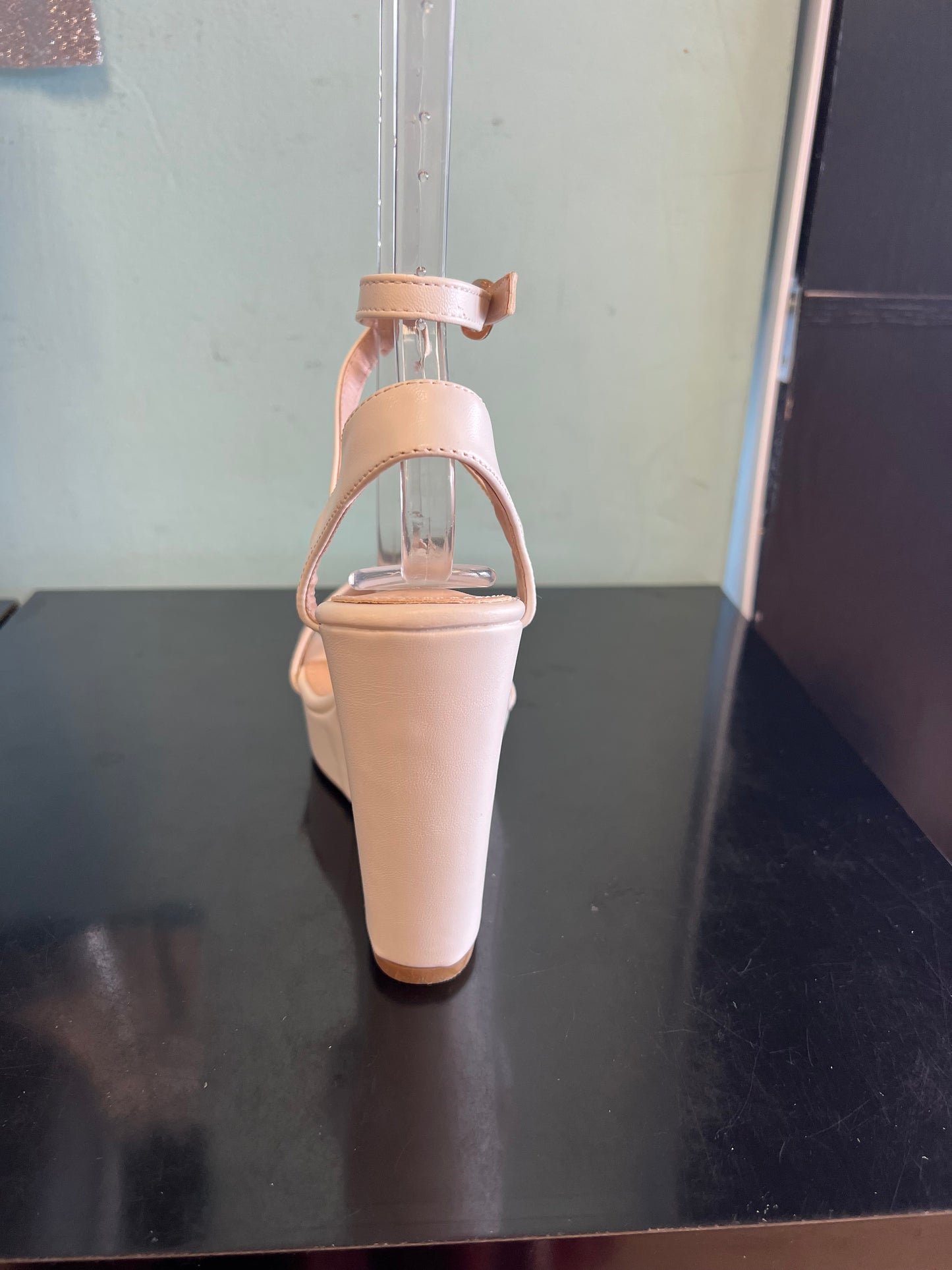 SUN

White Faux Leather
- Wedge Heel approx 4.5"
- Buckle Strap
crisscross ankle straps