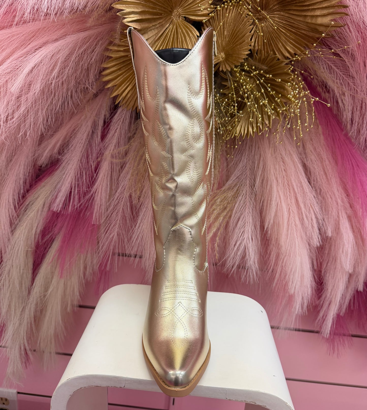 CREEK-15 GOLD POINTY TOE COWBOY BOOT WITH TRADITIONAL WESTERN STITCHING DETAIL