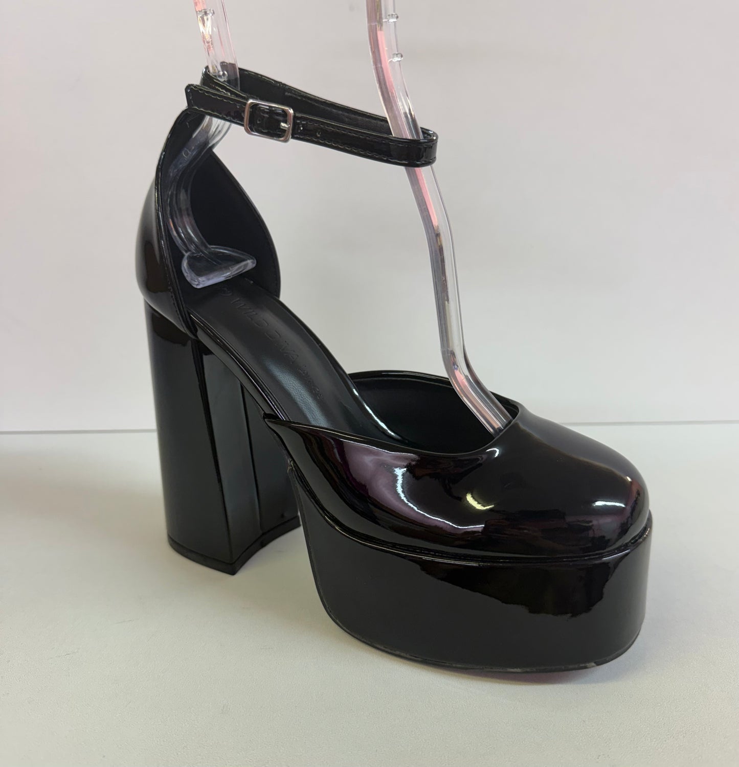 WINNA-04 BLACK PATENT LEATHER PLATFORM CLOSED TOE  BLOCK HEELS