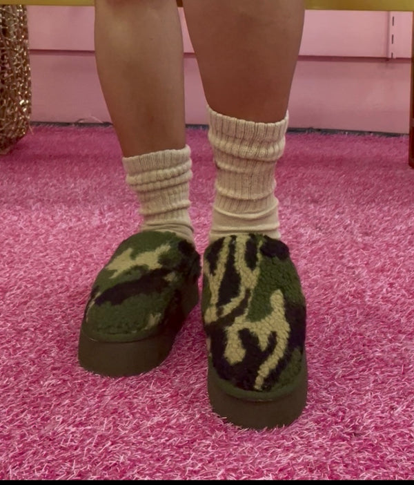 IVORIS Camoflauge Faux Wool Closed Toe Platform Clog