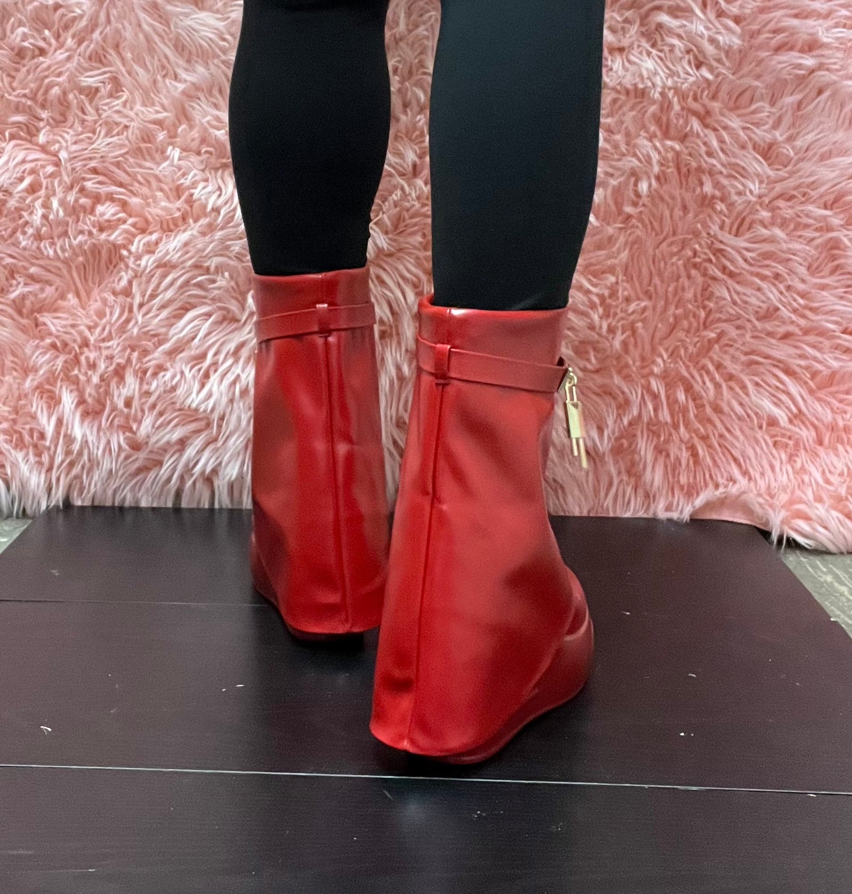 BROOK-1/2025 Red