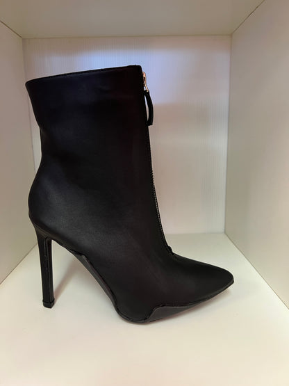 SHYY-02 BLACK FAUX LEATHER POINTY TOE STILETTO BOOTIE WITH FRONT ZIPPER