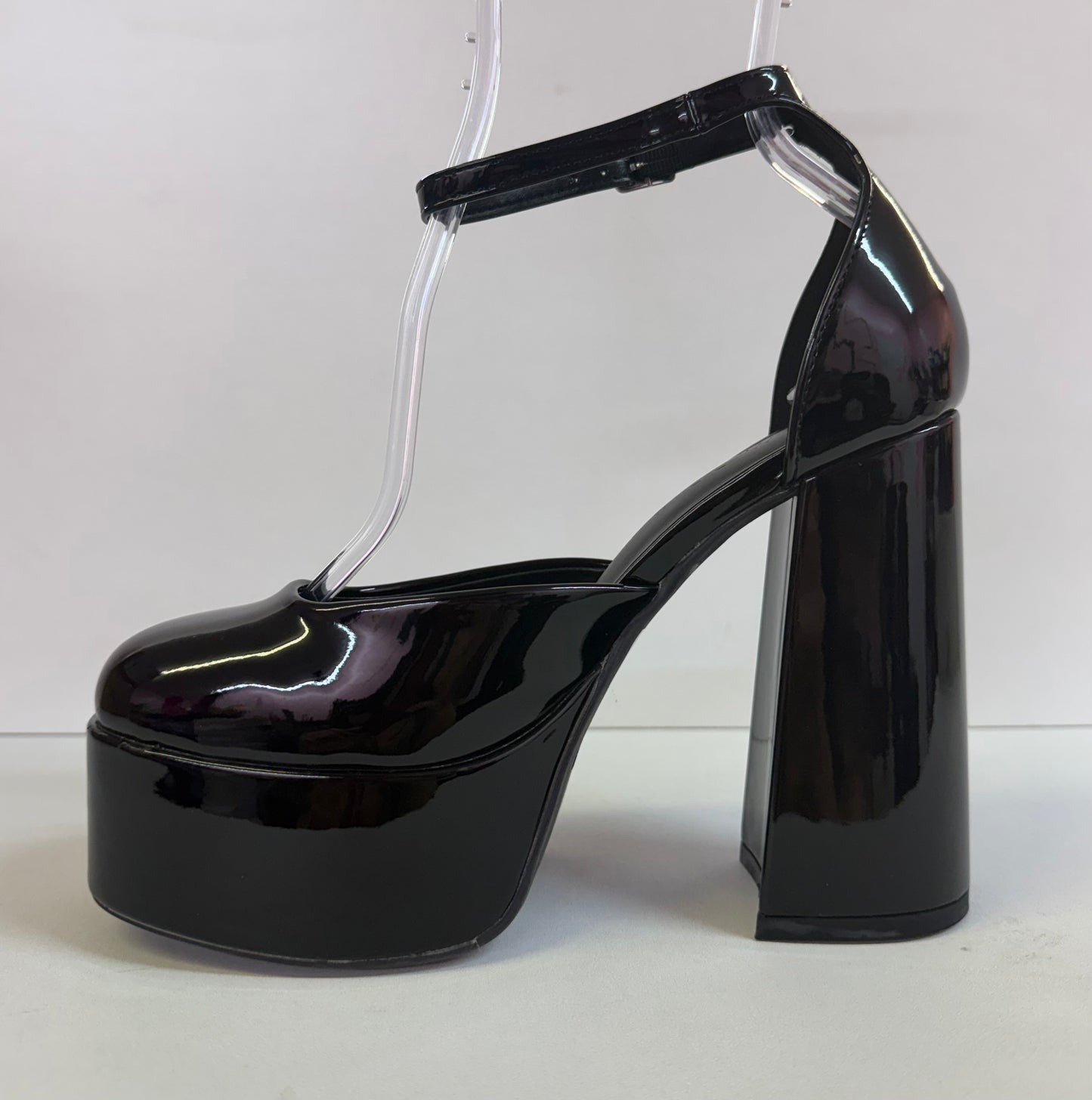 WINNA-04 BLACK PATENT LEATHER PLATFORM CLOSED TOE  BLOCK HEELS