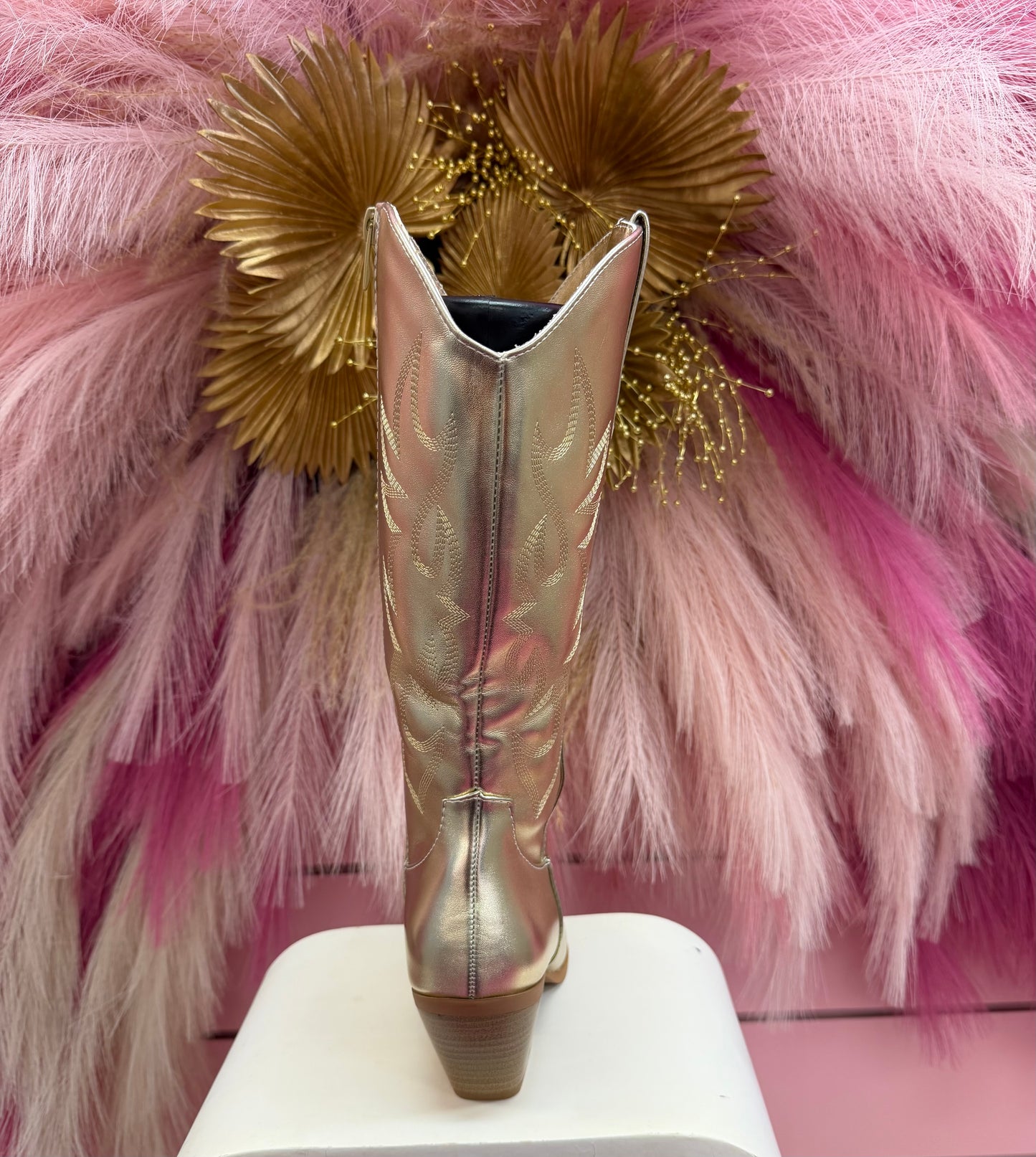CREEK-15 GOLD POINTY TOE COWBOY BOOT WITH TRADITIONAL WESTERN STITCHING DETAIL