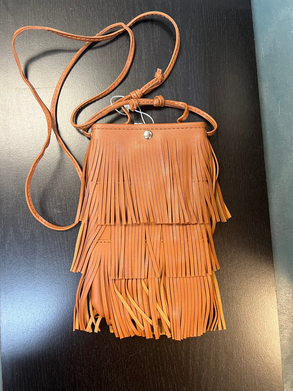Sidesaddle Fringe Bag Tan

-Tan Faux Leather with 3 layers of fringe
-&nbsp;-thin strap, cross body bag
- silver snap closure
- one compartment inside&nbsp;
- approximately 4.5' wide, 8" tall, no gusset&nbsp;

-usable interior space will be smaller due to snap closure