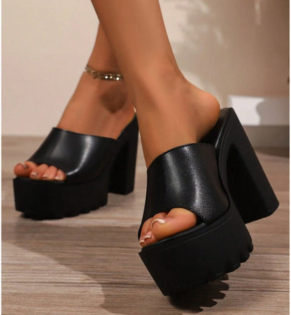 BRITTNEY BLACK FAUX LEATHER CHUNKY BLOCK HEEL SLIP ON MULE SANDAL
