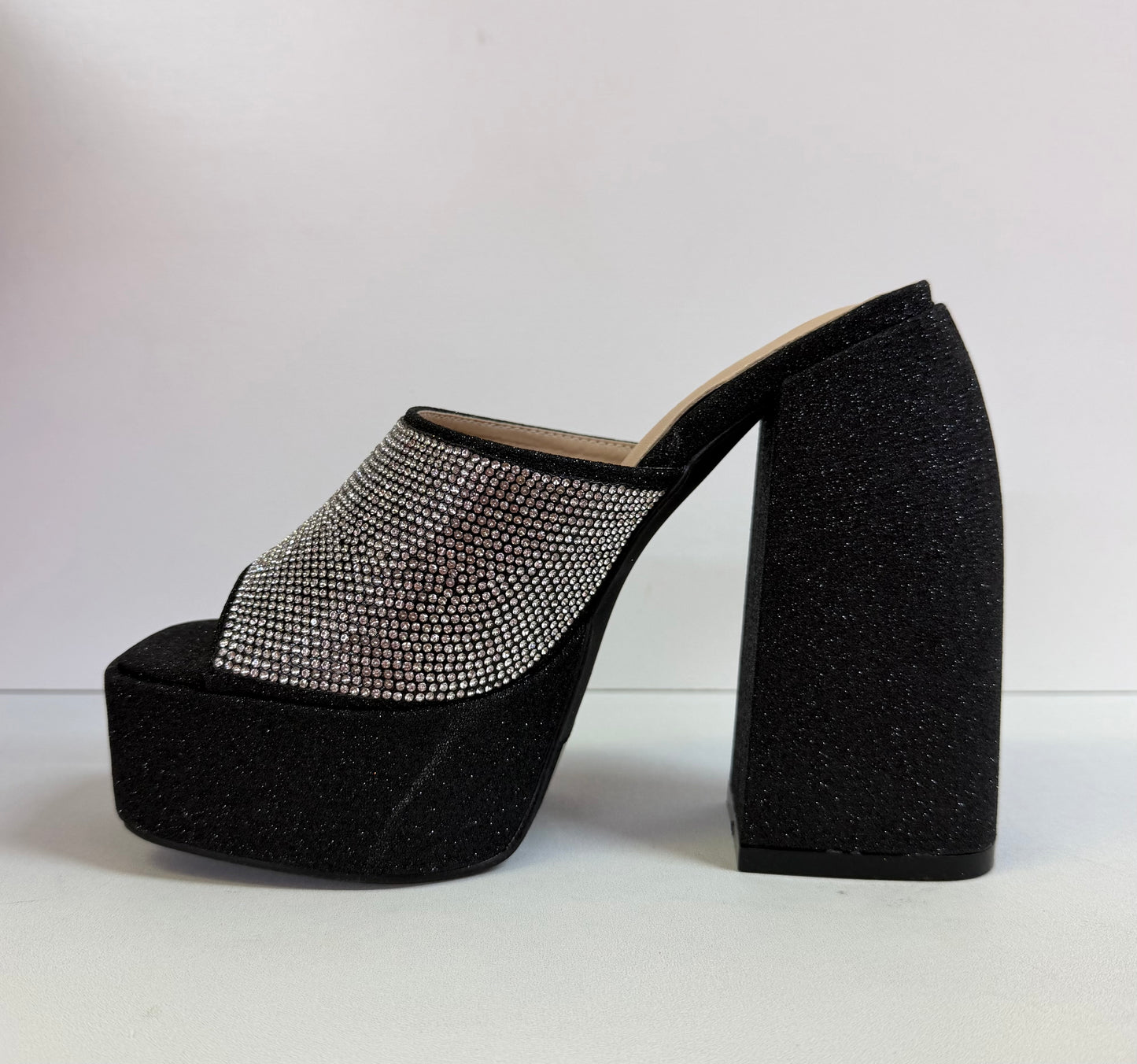 REFRESH-01 BLACK GLITTER FABRIC CHUNKY PLATFORM CURVED BLOCK HEEL MULE WITH THICK RHINESTONE VAMP