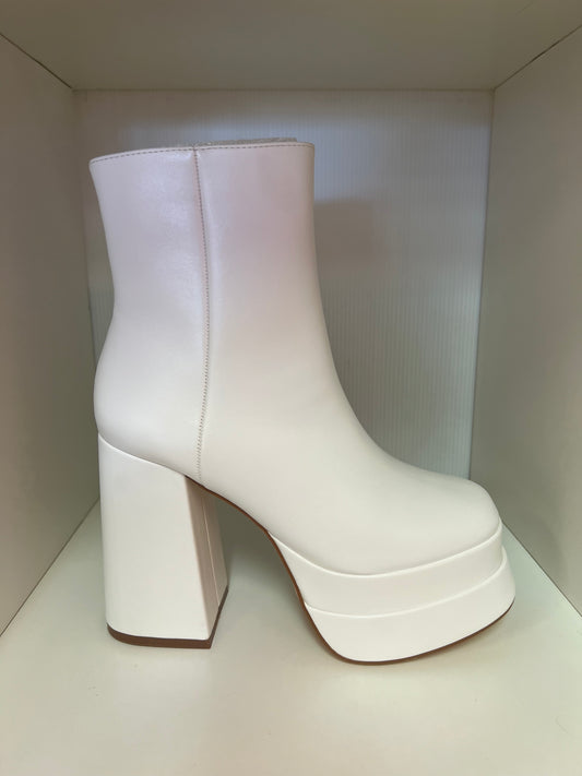 ERYN-4 WHITE FAUX LEATHER DOUBLE PLATFORM ROUND TOE CHUNKY BLOCK HEEL ANKLE BOOT