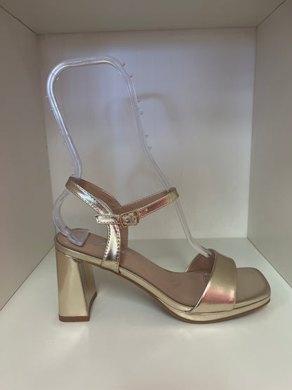 INTENSITY-31 LIGHT GOLD BLOCK HEEL SANDAL