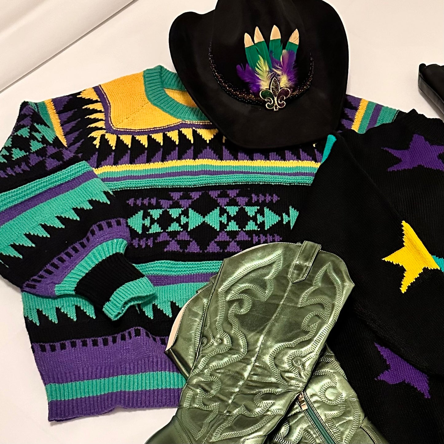 ALPINE MARDI GRAS SWEATER/VT81733 Black Multi - ShoeNami