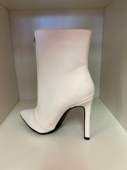 SHYY-02 WHITE FAUX LEATHER POINTY TOE STILETTO BOOTIE WITH FRONT ZIPPER