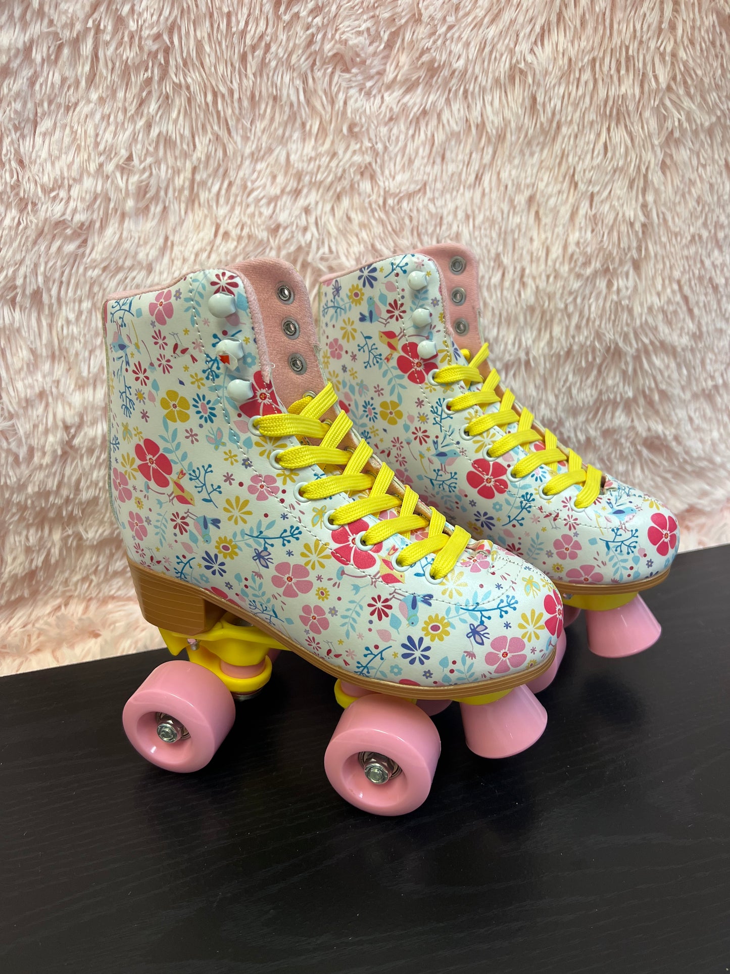 BETTY-11 FLORAL KIDS ROLLER SKATES
