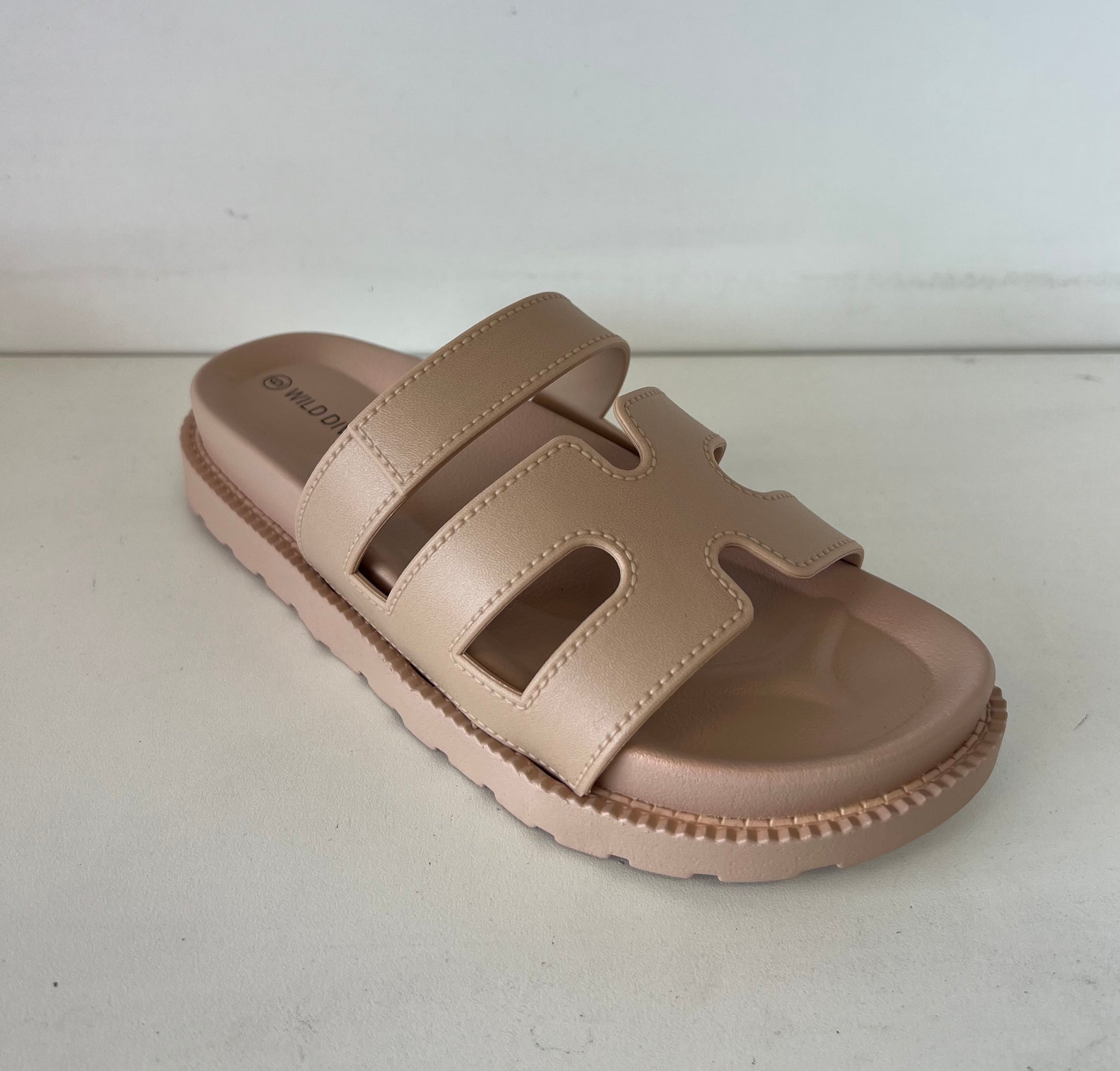 GINO-24

- Nude Tan Sandal
- Open Toe
- Cutout Vamp Detail
- Slip-On Slide
- Flatform Sole, Approx. 1"
- Whole Sizes Only